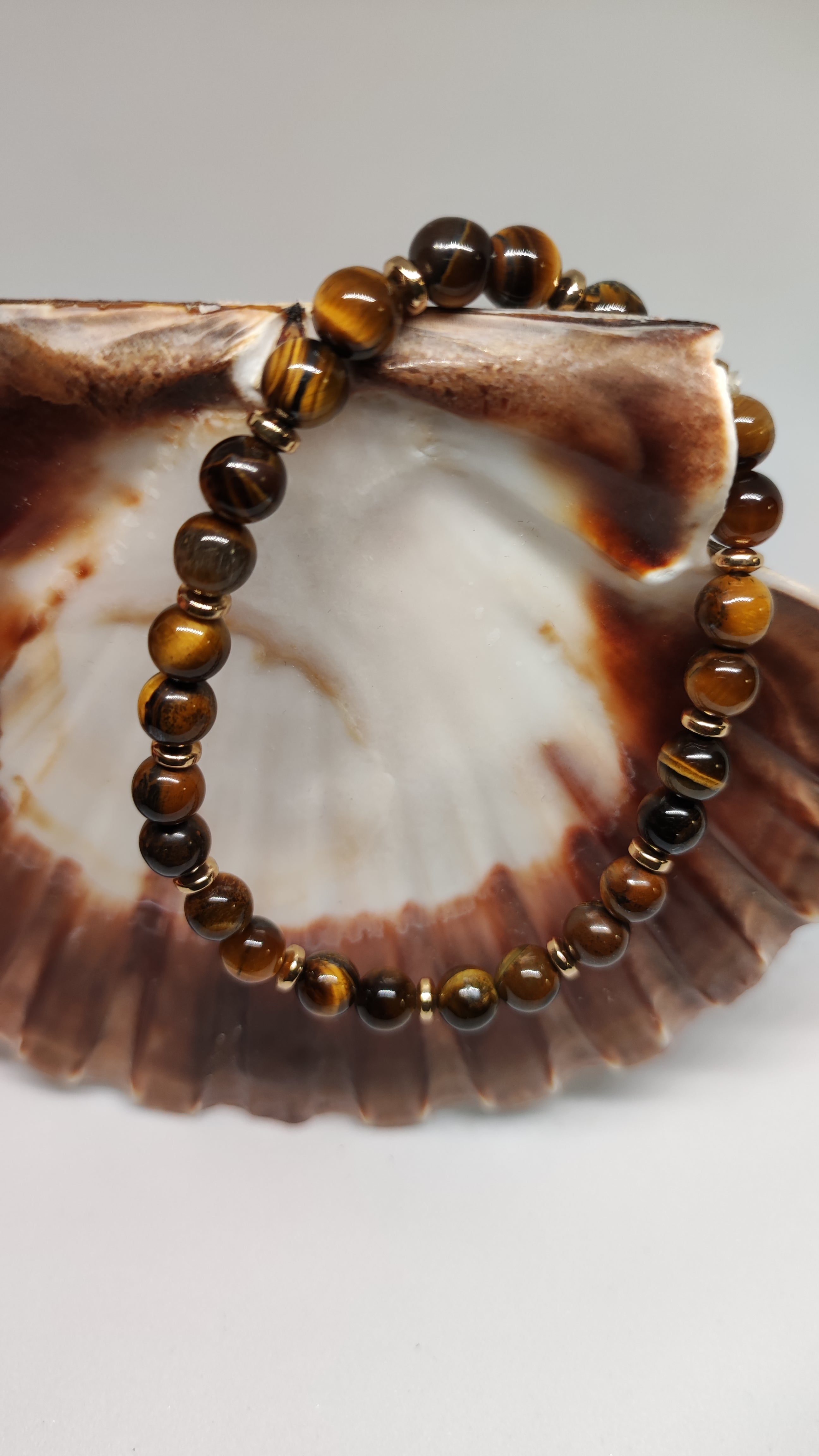 L'œil de tigre pour le courage et la protection. Un bracelet puissant pour affronter chaque journée.